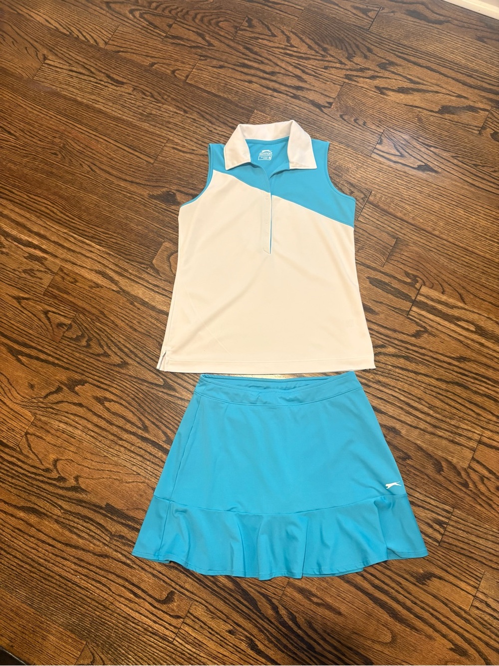 Slayer White and Aqua Sleeveless Golf Skirt Set